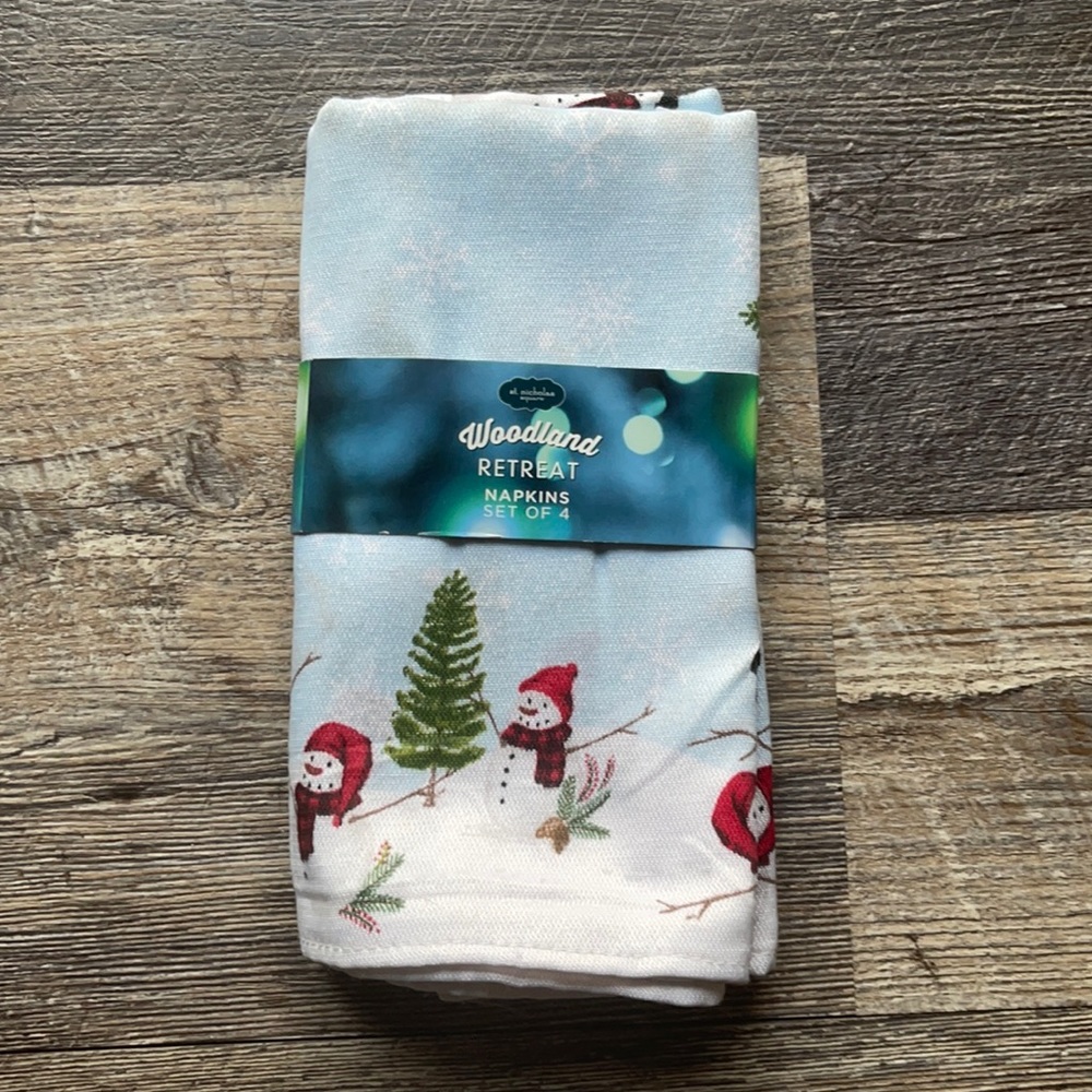 St. Nicholas Sq Woodland Retreat Napkins NWT